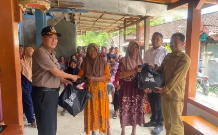 Ratusan KK Terdampak Banjir Bandang di Bojonegoro Terima Bantuan