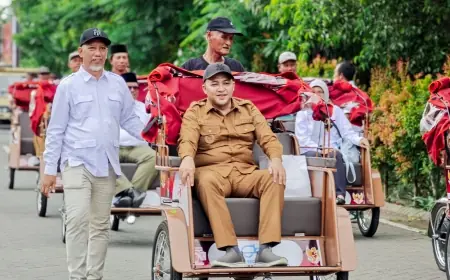 Senyum Bahagia 100 Penarik Becak Lansia di Pasuruan Usai Terima Becak Listrik dari Presiden