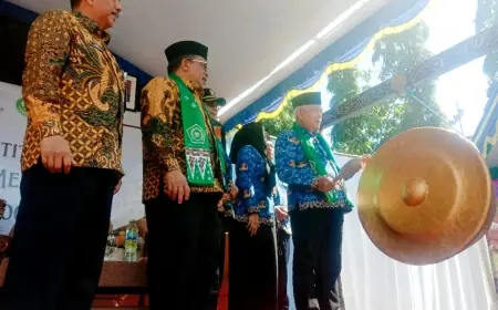 Integrasi Budaya dan Literasi, Madrasah di Malang ini Luncurkan Batik 1 Kilometer