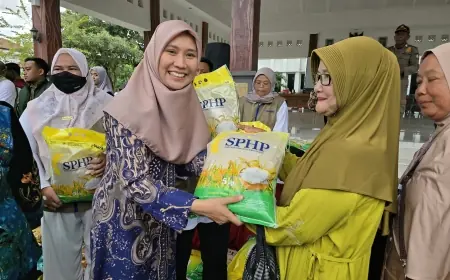 Pimpinan DPRD dan Gubernur Jatim Tinjau Pasar Murah di Bojonegoro, Pastikan Stabilitas Harga Pangan