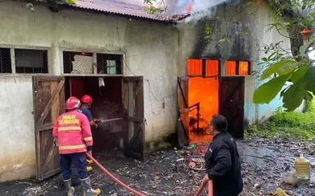 Gudang Rosok di Karangrejo Tulungagung Terbakar, Kerugian Capai Rp100 Juta
