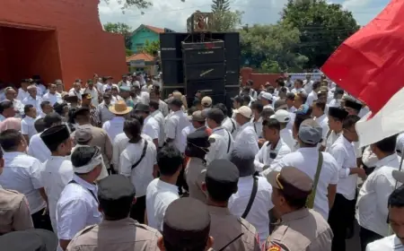 Tak Terima DD Dipangkas, Ratusan Kades dan Perangkat Desa Luruk Kantor Bupati Mojokerto