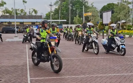 Kapolres Trenggalek Pimpin Patroli Skala Besar Pengamanan Malam Natal 2025