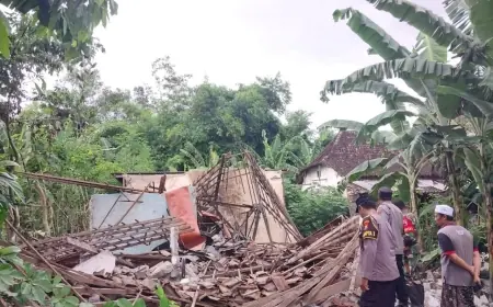 Rumah Yatim Tiga Bersaudara di Rejotangan Tulungagung Roboh, Polisi Pastikan Tidak Ada Korban Jiwa
