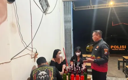 Penjualan Miras Berkedok Warung di Gresik Dibongkar Polisi, Dua Wanita Diamankan