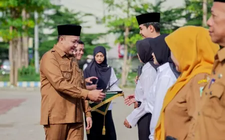 Bupati Pasuruan Serahkan 620 SK PPPK Paruh Waktu, dan Berikan Bantuan 400 Juta pada Korban Aceh