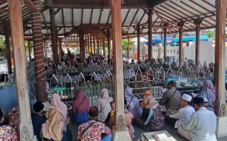 Ribuan Peziarah Padati Wisata Religi Sunan Gresik Selama Libur Panjang Nataru