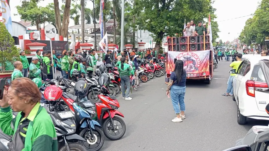 Aksi Konvoi Driver Ojol di Blitar, Suarakan Penghapusan Zona Merah Penjemputan Penumpang