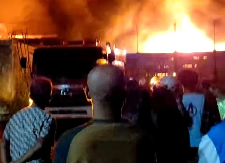 Pabrik Pengolahan Plastik di Pasuruan Terbakar Hebat, Warga Panik Bau Menyengat