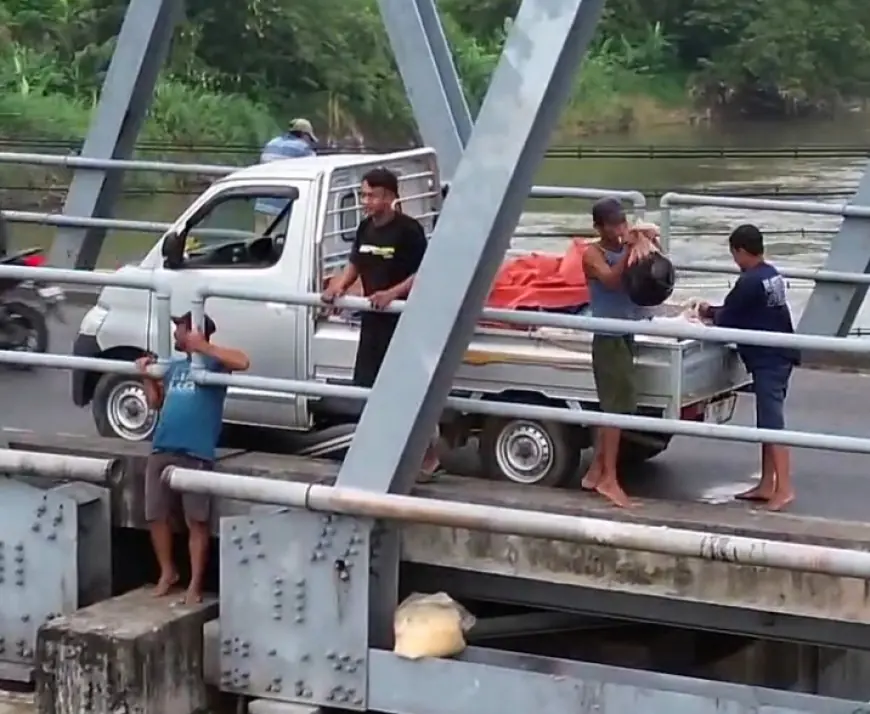 ECOTON Soroti Pembuangan Limbah Daging dan Darah di Sungai Brantas Jombang, Desak Penindakan Tegas