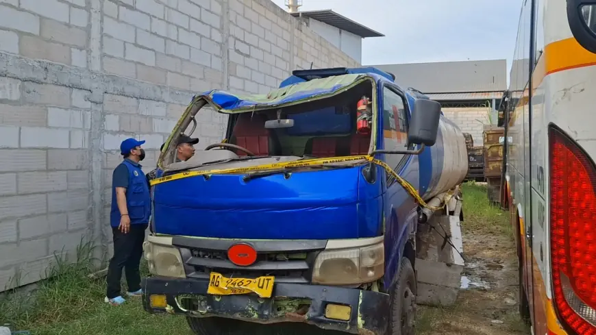 Polisi Akan Periksa Dua Perusahaan Terkait Truk Pengangkut Solar yang Terguling di JLS Besuki