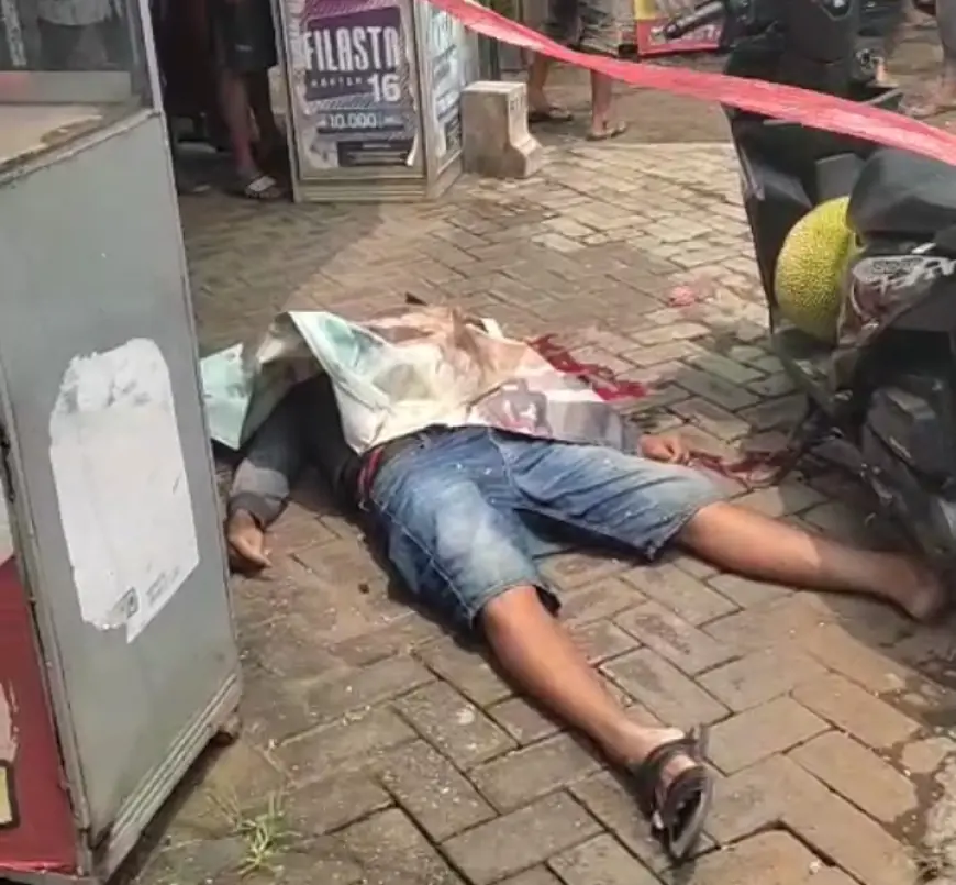 Pria Misterius Terkapar di Tepi Jalan Pasar Sukorejo Pasuruan, Diduga Dilempar Bom