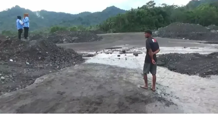 Banjir Lahar Semeru Timbun Jembatan Regoyo, Puluhan Rumah Terdampak dan Ratusan Warga Terisolasi