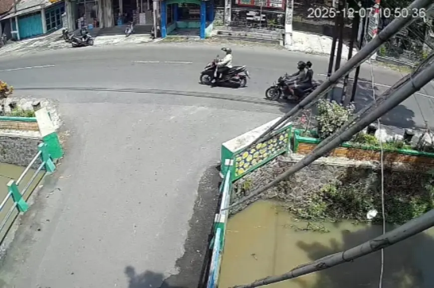 Jambret Gasak Tas Perempuan di Jombang, Aksi Terekam Kamera CCTV