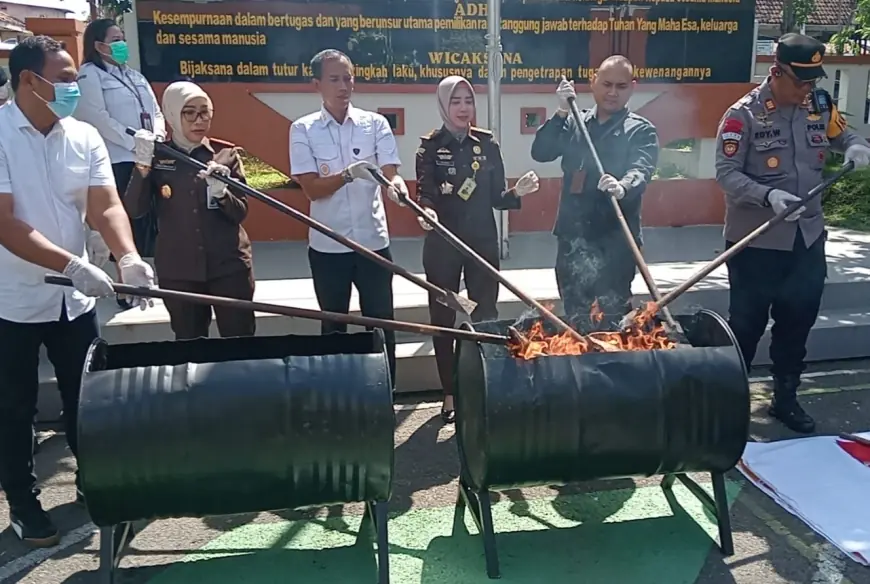 Narkoba Menjamur di Kota Santri, Kejari Jombang Musnahkan Puluhan Ribu Barang Bukti