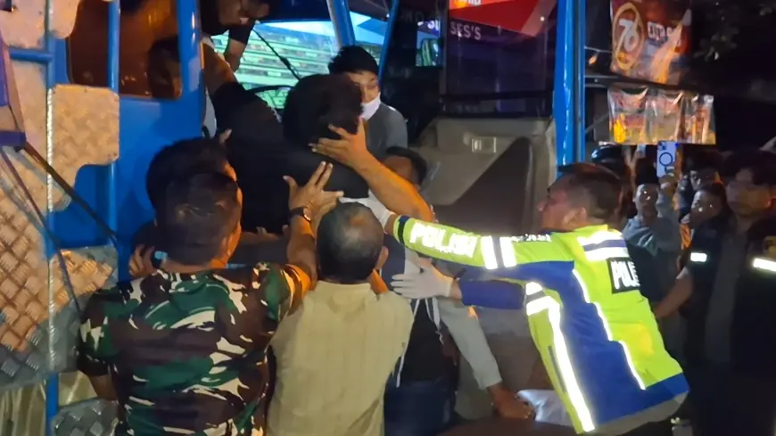Sopir Truk Meninggal Mendadak saat Mengemudi, Tabrak Dua Pesepeda di Tulungagung, Tiga Nyawa Melayang