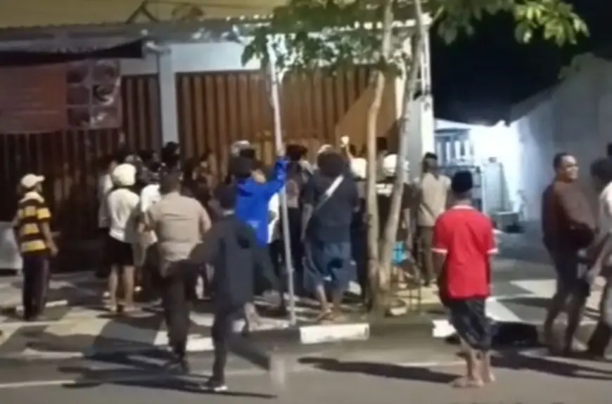 Pria Misterius di Bojonegoro Mengamuk Bersenjata Celurit