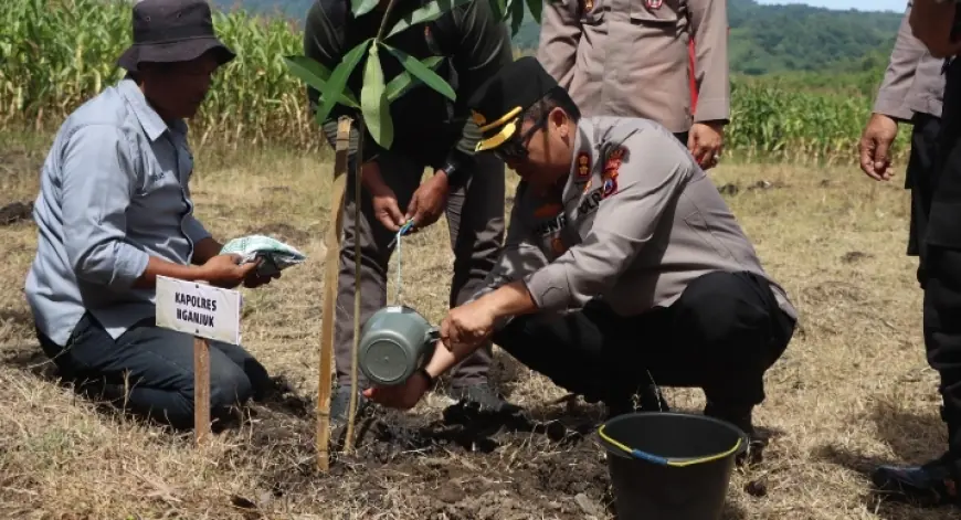 Peringati Hari Pohon Sedunia, PWI Nganjuk Gandeng Forkopimda Ajak Warga Lestarikan Alam