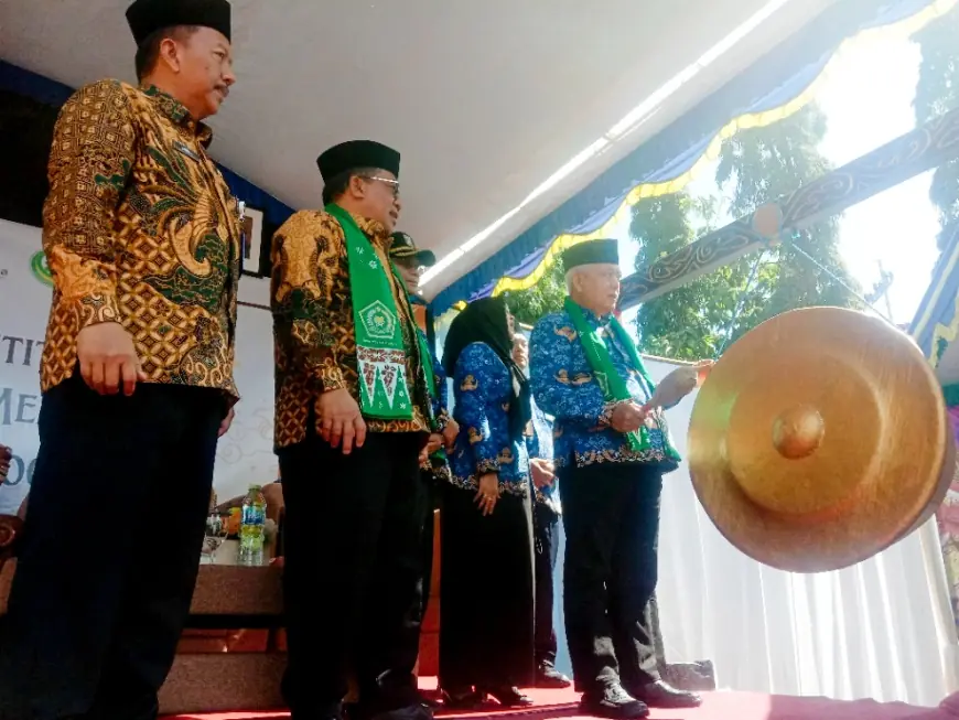 Integrasi Budaya dan Literasi, Madrasah di Malang ini Luncurkan Batik 1 Kilometer