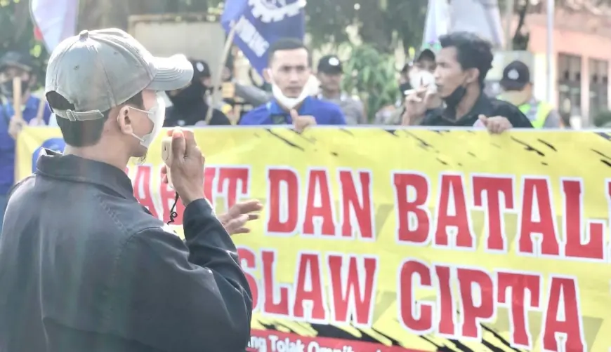 Presiden Teken PP Pengupahan, Gubernur Jatim Wajib Tetapkan UMP 2026 Paling Lambat 24 Desember
