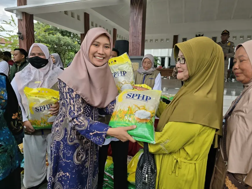 Pimpinan DPRD dan Gubernur Jatim Tinjau Pasar Murah di Bojonegoro, Pastikan Stabilitas Harga Pangan
