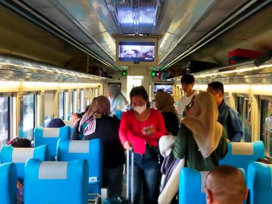 Lonjakan Penumpang Nataru, Lebih dari 8 Ribu Pelanggan KA Berangkat dari Stasiun Blitar