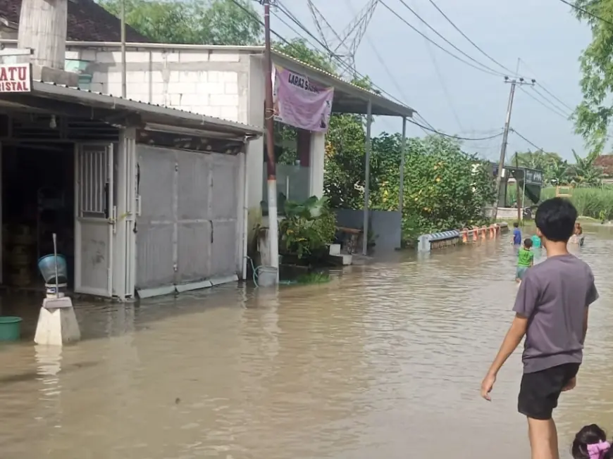 Anak Kali Lamong Meluap, Tiga Desa di  Mojokerto Terendam Banjir