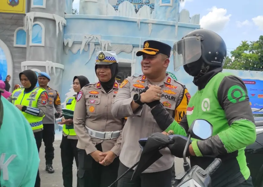 Pos Pelayanan Natal Bertema Karakter Frozen Hadir di Dekat Stasiun Jombang