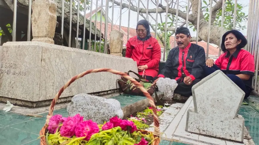 Peringati Hari Ibu, DPC PDI Perjuangan Tulungagung Ziarah ke Makam Mbok Sarinah