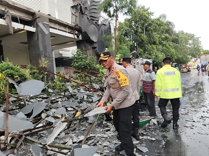 Cuaca Ekstrem Terjang Jantung Kota Lamongan, Polisi Ambil Langkah Mitigasi Darurat