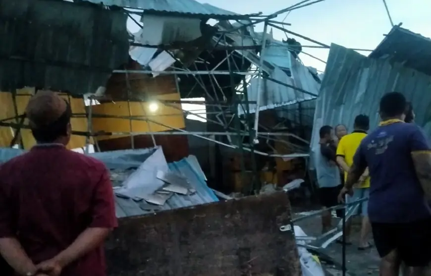 Dua Rumah di Gresik Roboh Diterjang Puting Beliung, Satu Orang Terluka