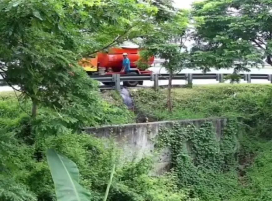 Gandeng Jasa Marga, DLH Pasuruan Selidiki Dugaan Pembuangan Limbah Ilegal di Drainase Tol