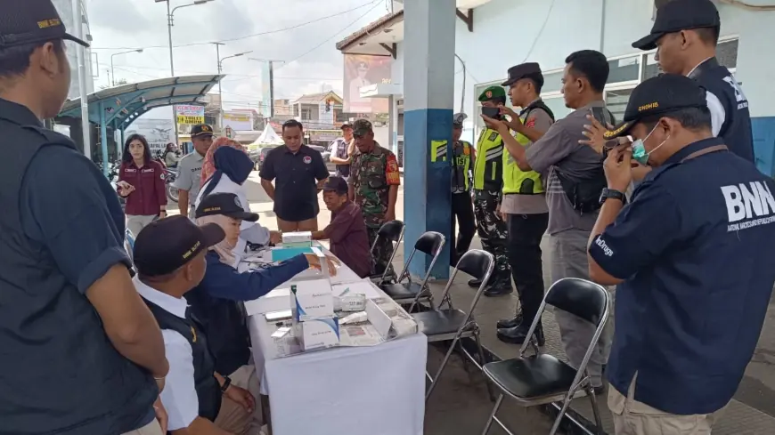 Angkutan Nataru, Awak Bus di Terminal Kesamben Blitar Dites Urine dan Kendaraan Dirampcheck