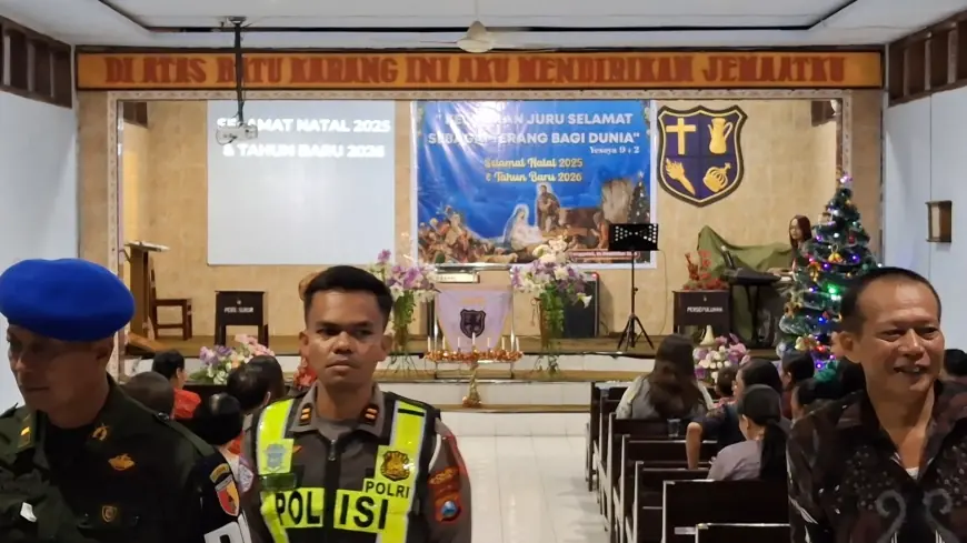 Puluhan Jemaat Gereja Utusan Pantekosta Trenggalek Gelar Ibadah Misa Natal, Doakan Perdamaian dan Keselamatan
