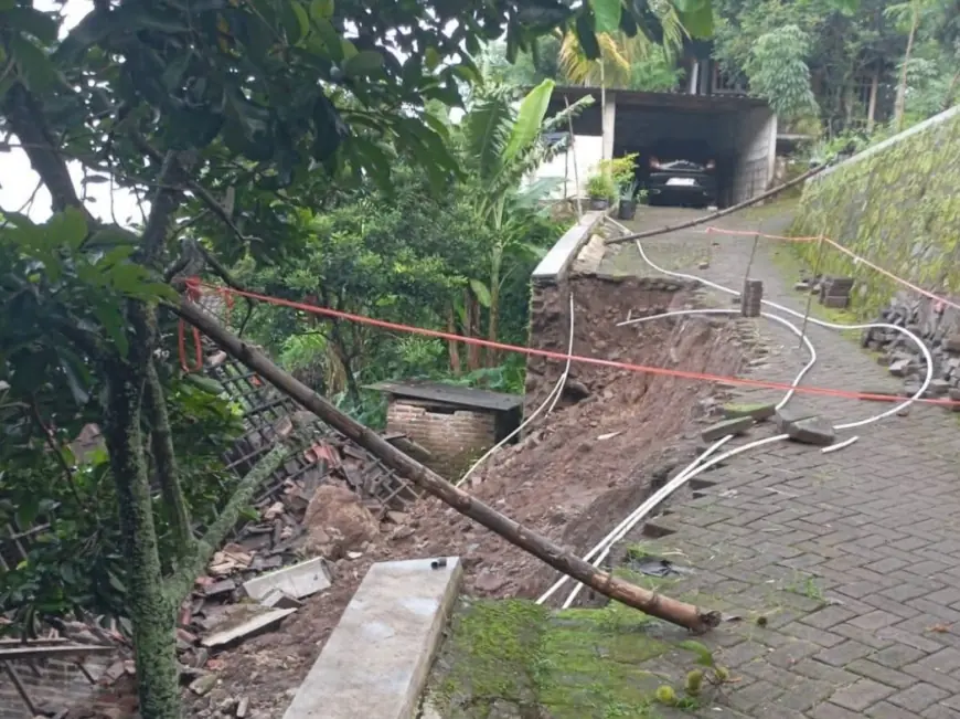 Hujan Deras Picu Longsor di Mojokerto, Satu Rumah Hancur Tertimbun