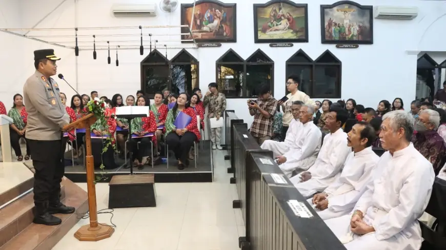 Tinjau Gereja, Kapolres Nganjuk Pastikan Pelayanan Pengamanan Berjalan Optimal Selama Ibadah Natal