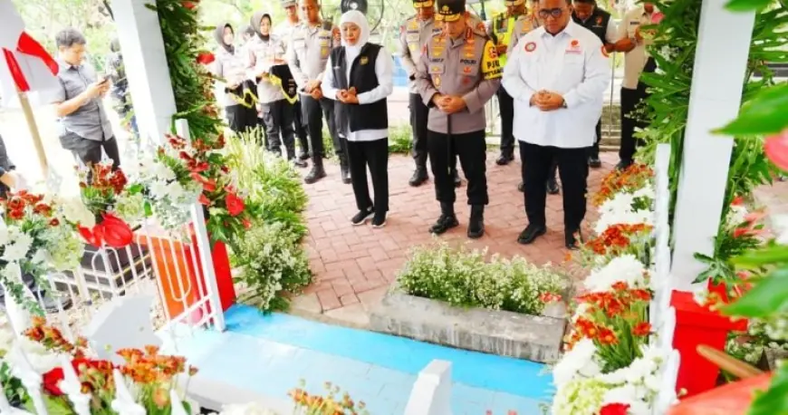 Kapolri Bareng Gubernur Jatim Ziarah Makam dan Letakkan Batu Pertama Museum Marsinah di Nganjuk