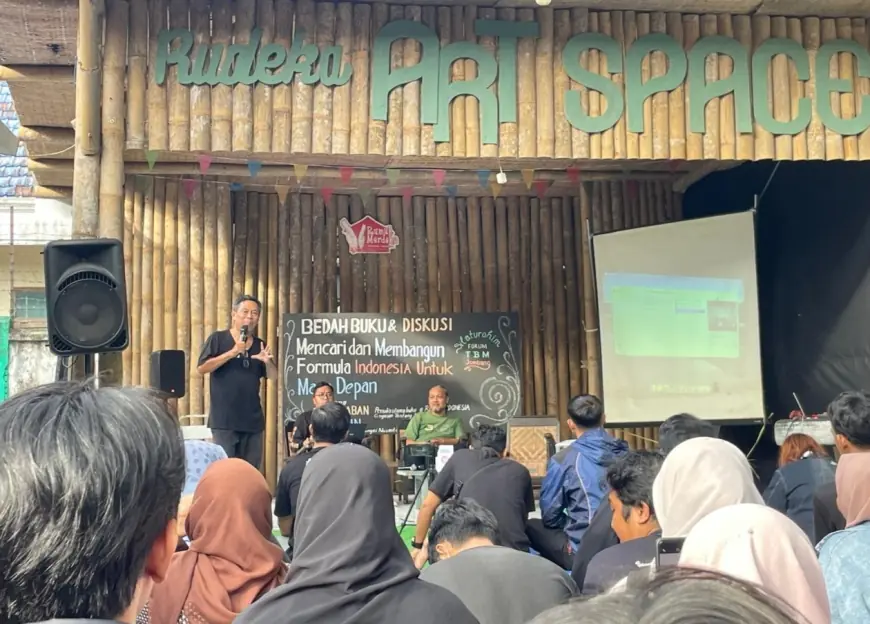 Bedah Buku #ResetIndonesia di Jombang: Ungkap Ketimpangan Kebijakan hingga Krisis Lingkungan