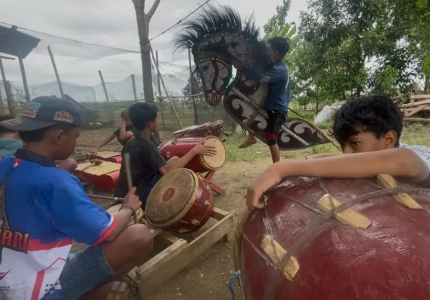 Anak-Anak di Jombang Isi Libur Panjang dengan Latihan Kesenian Jaranan Dor
