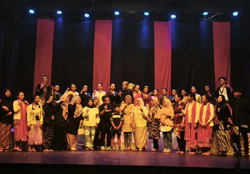 Adaptasi Karya W.S Rendra, Mahasiswa UPJB Jombang Sukses Gelar Pementasan Teater 'Panembahan Reso"
