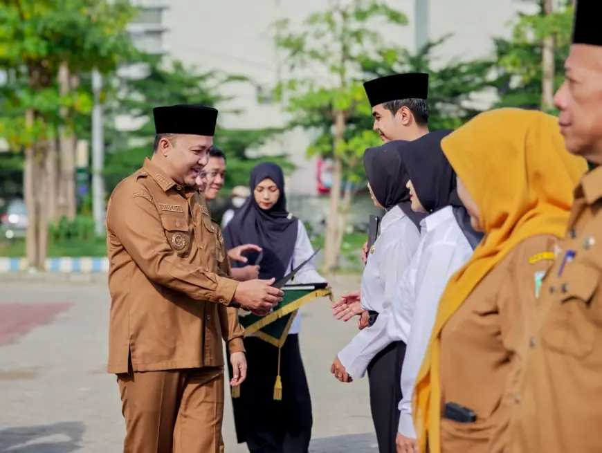 Bupati Pasuruan Serahkan 620 SK PPPK Paruh Waktu, dan Berikan Bantuan 400 Juta pada Korban Aceh