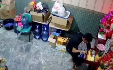 Rumah Mewah di Dharmahusada Dibobol saat Pemilik Tidur, Pelaku Terekam CCTV hingga Santai Makan