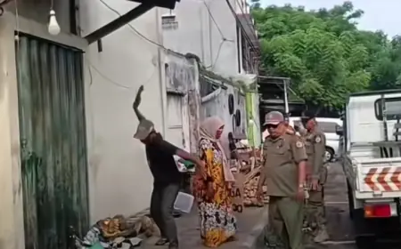 Penertiban PKL Nakal Oleh Wali Kota Pasuruan Diwarnai Aksi Banting Barang
