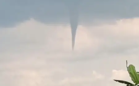 Angin Puting Beliung Berputar di Langit Ngunut Tulungagung, Tak Timbulkan Kerusakan