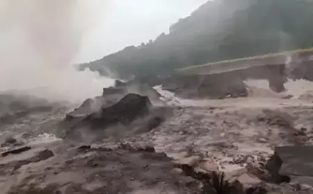Ratusan Warga Candipuro Terisolasi, Banjir Lahar Semeru Lumpuhkan Aktivitas
