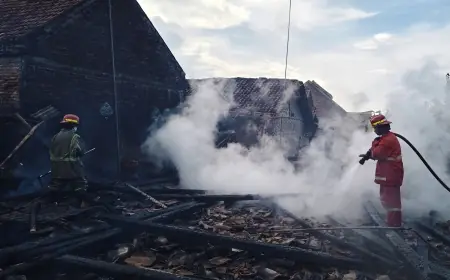 Kebakaran Hanguskan Rumah dan Gudang di Jombang, Kerugian Capai Ratusan Juta Rupiah