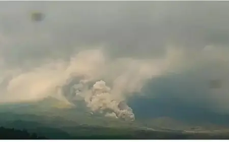 Awan Panas Semeru Meluncur 5 Km, Warga Lumajang Diminta Waspada