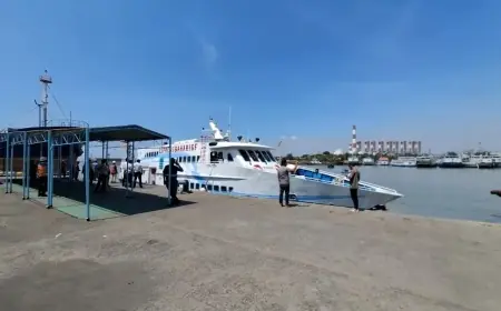 Cuaca Ekstrem Lumpuhkan Pelayaran Gresik, Pulau Bawean Terancam Kelangkaan Pangan