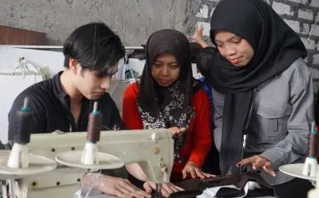 Mahasiswa Singapura Dorong Pengentasan Kemiskinan Lewat Teknologi di Koperasi Surabaya