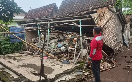 Situbondo Diamuk Puting Beliung, Puluhan Rumah Rusak, Warga Diminta Waspada Bencana Susulan!